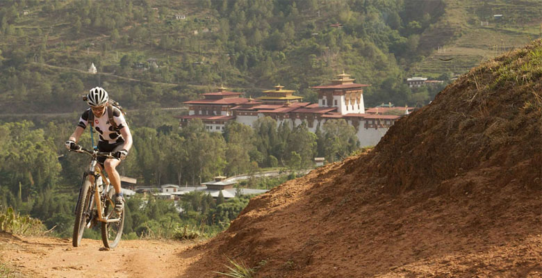 Ride to Thimphu Tashichho Dzong