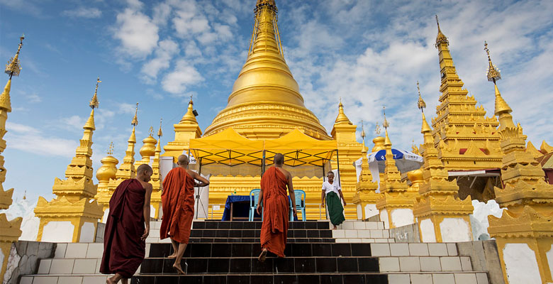 Kuthodaw Pagoda in Mandalay