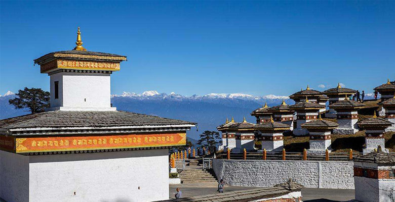 Enjoy the Mount Himalayas at Dochula Pass